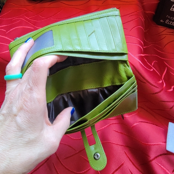 Leather Wallet. Light olive green color - Picture 9 of 16